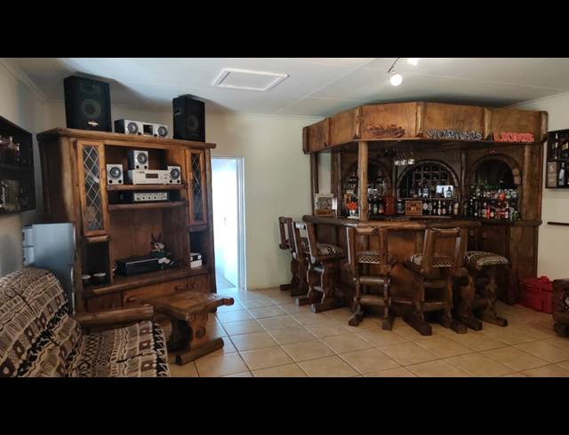 3 BEDROOM HOUSE TO LET IN KENLEAF